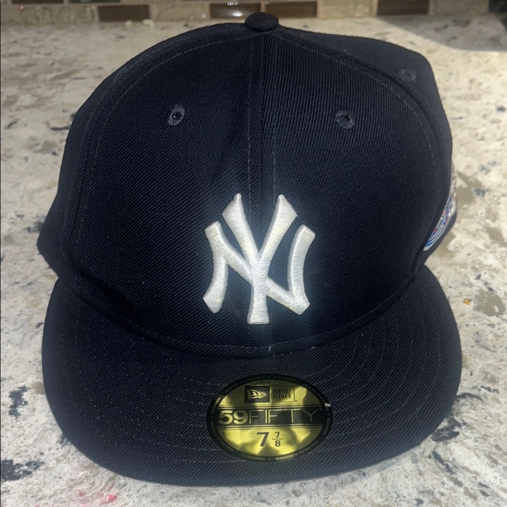 New Era Black Cap with White New York Logo Size 7 7/8